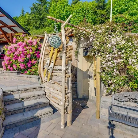 Similk Bay Retreat With Deck, Fire Pit And Hot Tub! Vila
